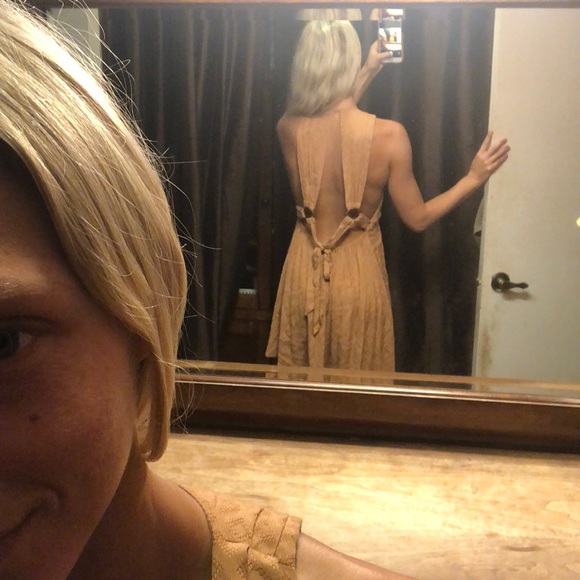 Open back with tie dress - Picture 3 of 10